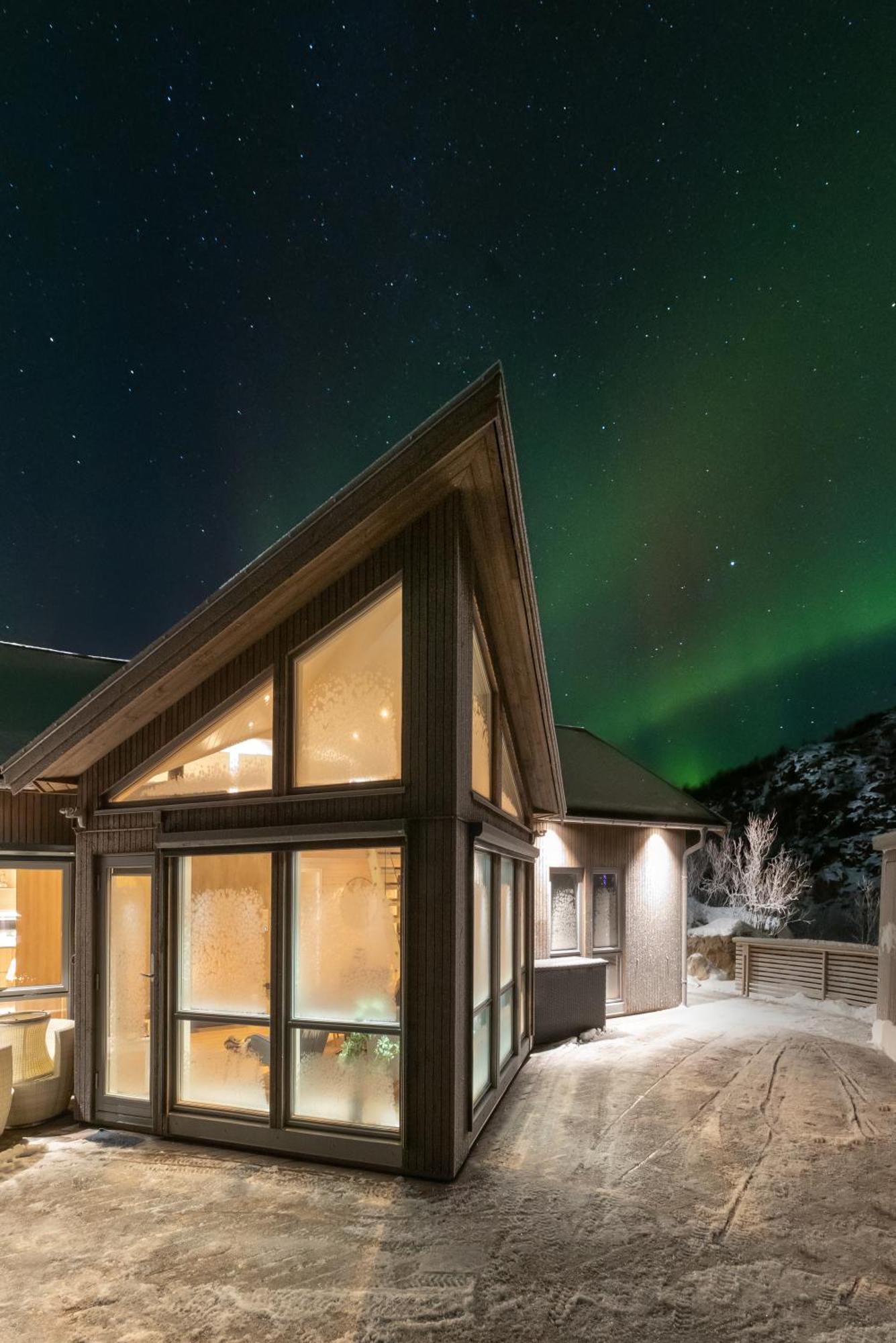 Vikran Seaside Lodge Straumsjoen Exterior foto